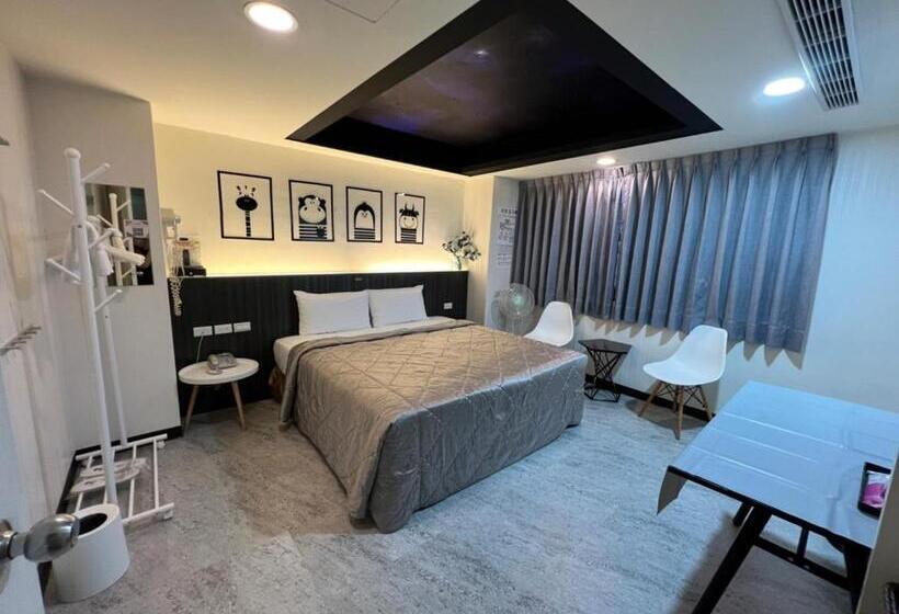 هاستل Joy Garden