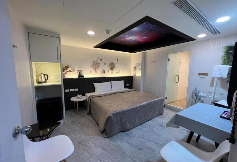 هاستل Joy Garden