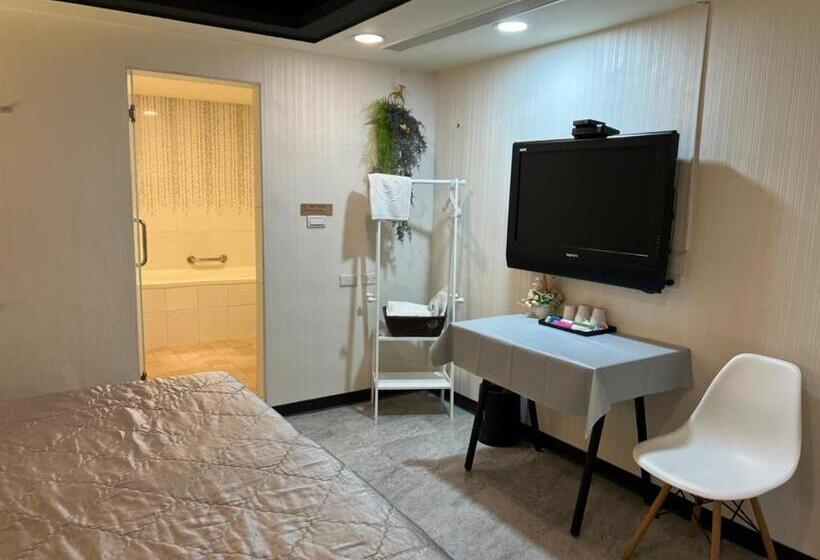 هاستل Joy Garden