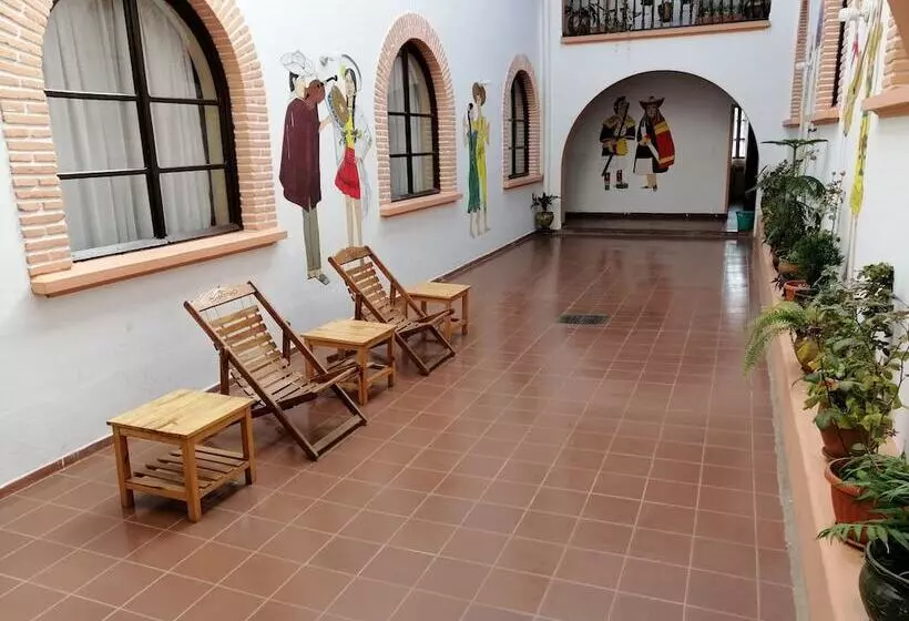 تختخواب و صبحانه Casa Treveris   Non Profit Hostel