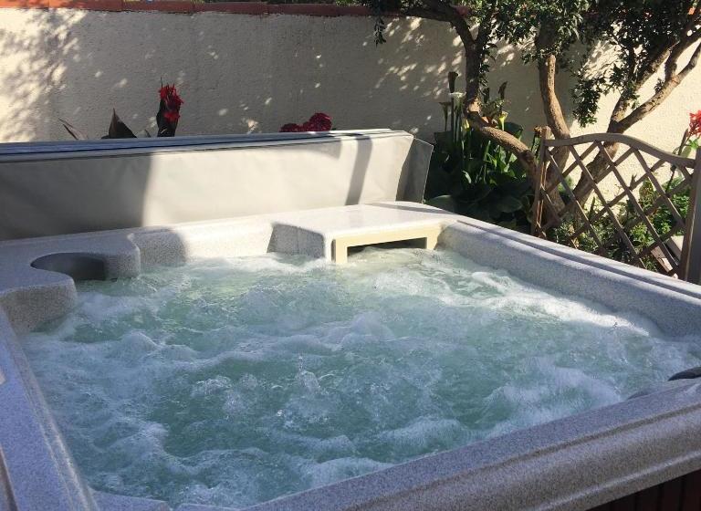 مبيت وإفطار Chambres De Valérie