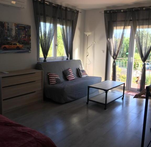 مبيت وإفطار Chambres De Valérie