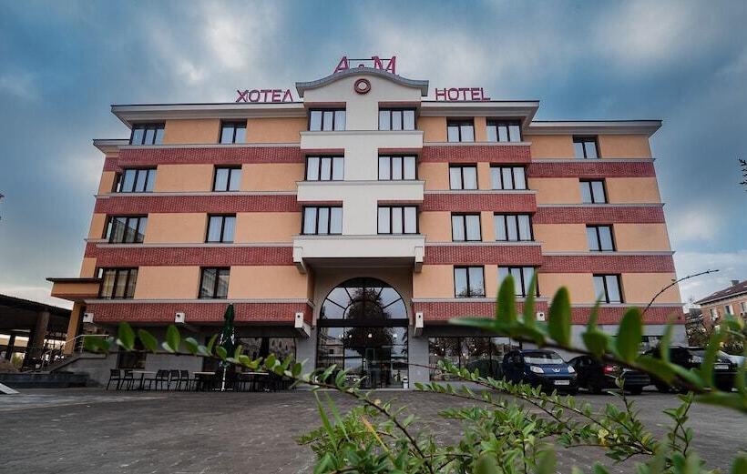A&m Hotel With Free Parking
