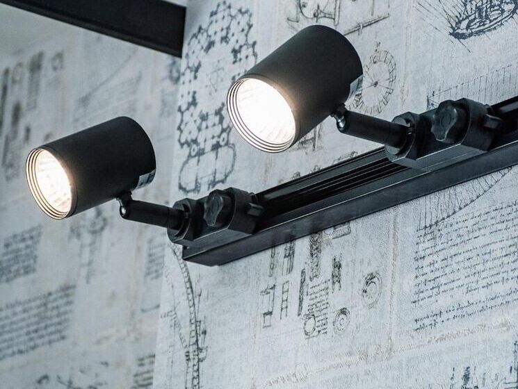 A&m Hotel With Free Parking