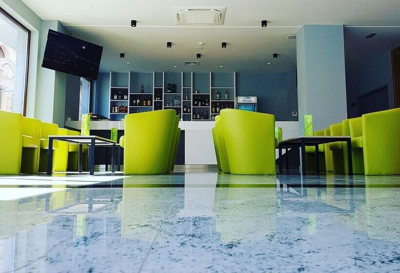 A&m Hotel With Free Parking