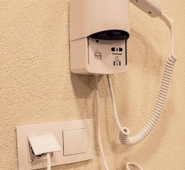 A&m Hotel With Free Parking