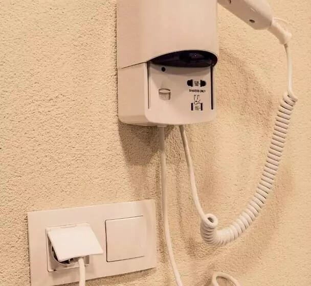 A&m Hotel With Free Parking