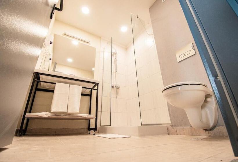 A&m Hotel With Free Parking