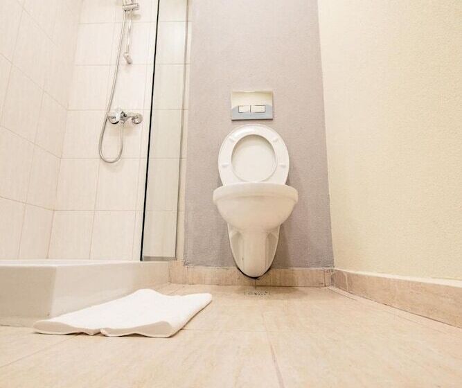 A&m Hotel With Free Parking