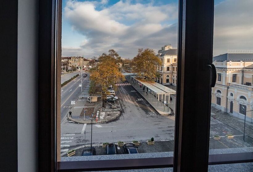 A&m Hotel With Free Parking