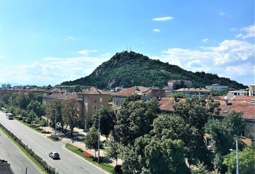 A&m Hotel With Free Parking