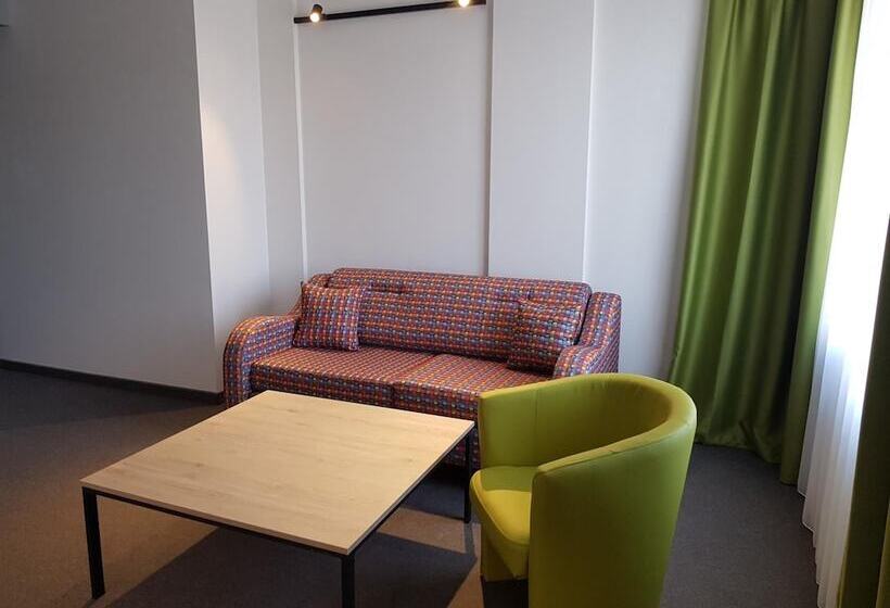 A&m Hotel With Free Parking