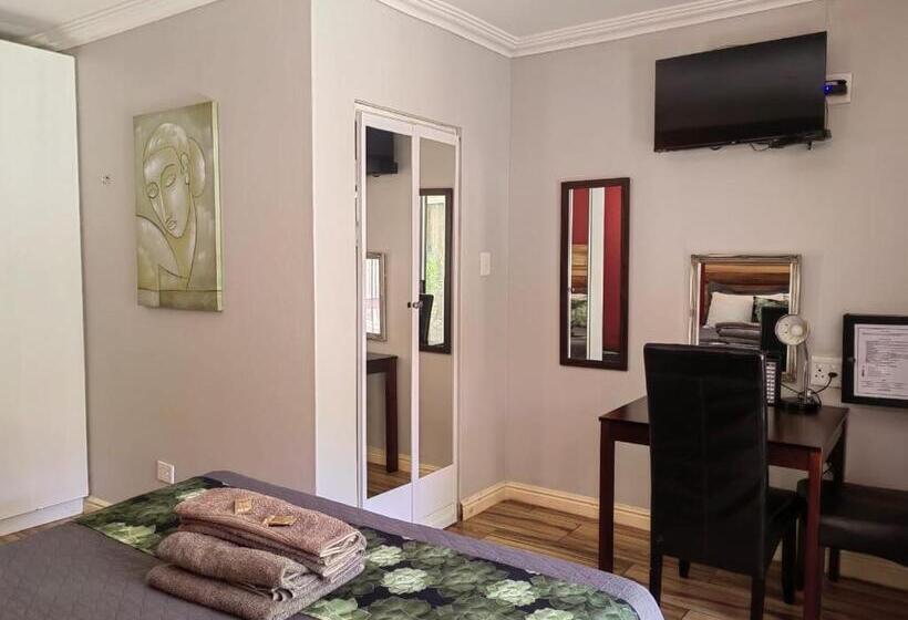 פנסיון @47 Galpin