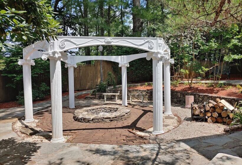 פנסיון Mckinley Edwards Inn