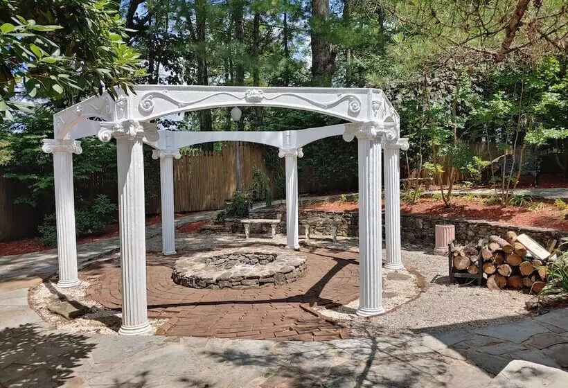 Majatalo Mckinley Edwards Inn