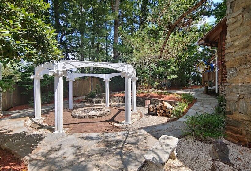 פנסיון Mckinley Edwards Inn