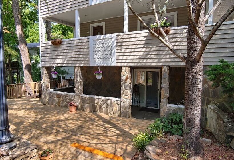 פנסיון Mckinley Edwards Inn