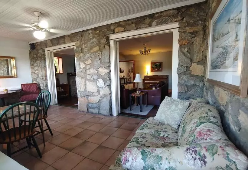 Majatalo Mckinley Edwards Inn