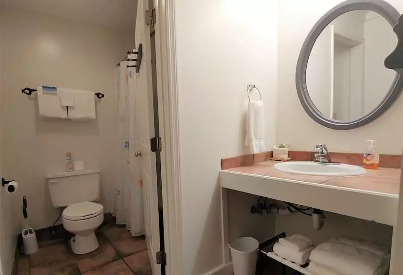 Majatalo Mckinley Edwards Inn