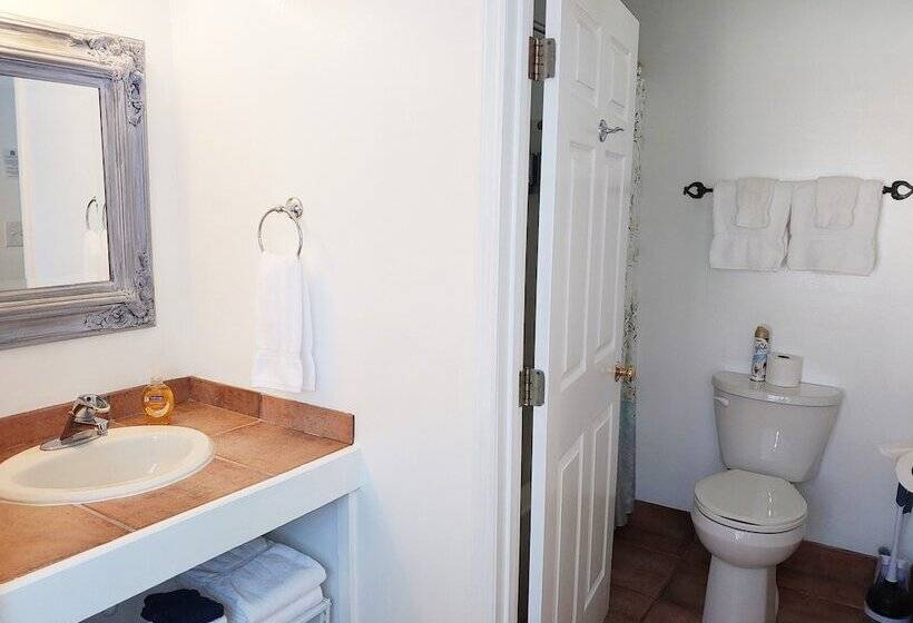 פנסיון Mckinley Edwards Inn