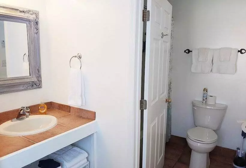 Majatalo Mckinley Edwards Inn