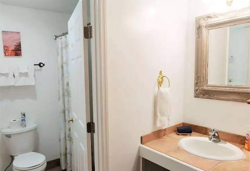 Majatalo Mckinley Edwards Inn