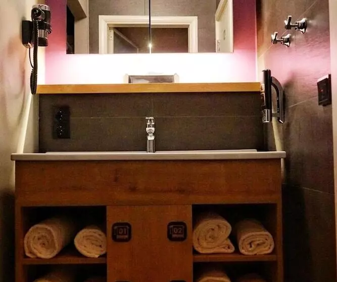 هتل House Of Records