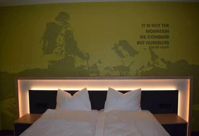 هتل House Of Records