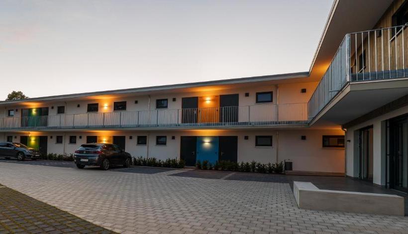 Boarding & House T24