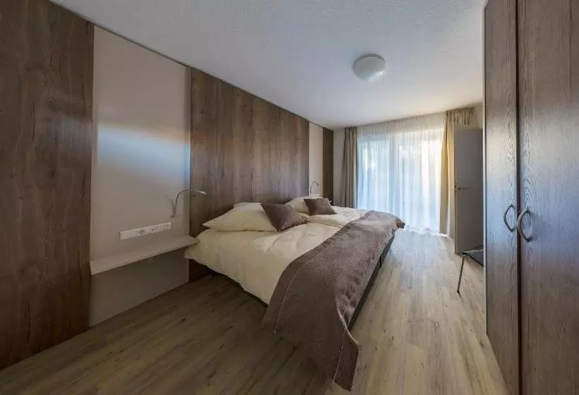 Boarding & House T24