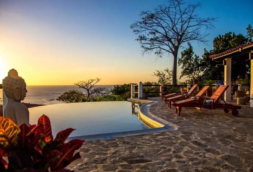 Hotelli Buddha Roc Beach Resort