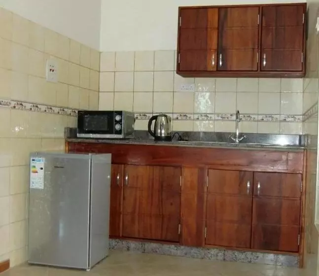 Otel Dot Com Entebbe