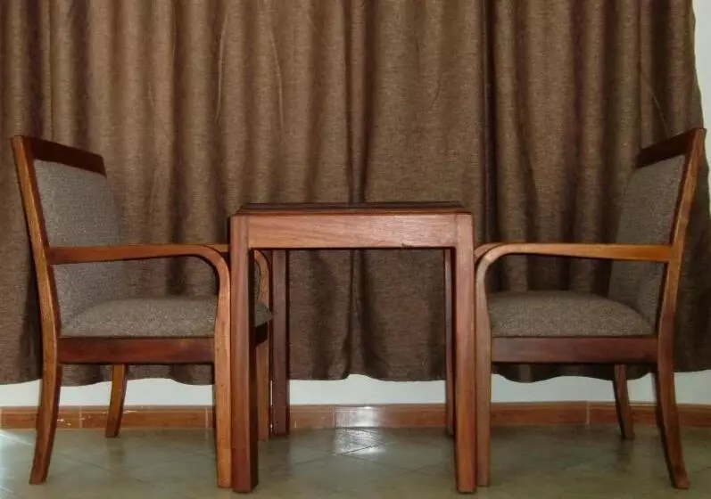 Otel Dot Com Entebbe