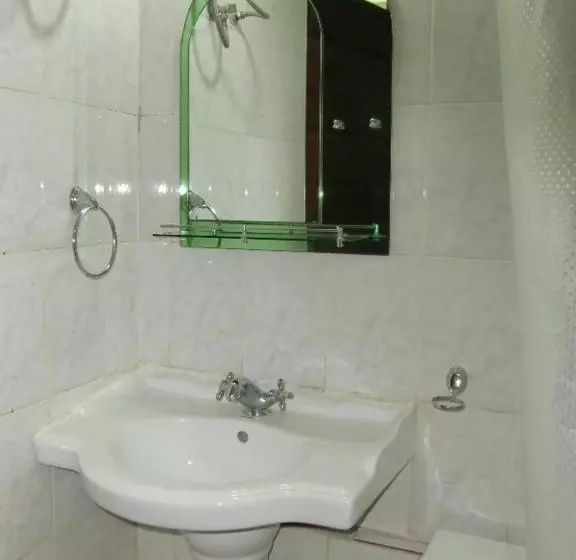 Otel Dot Com Entebbe