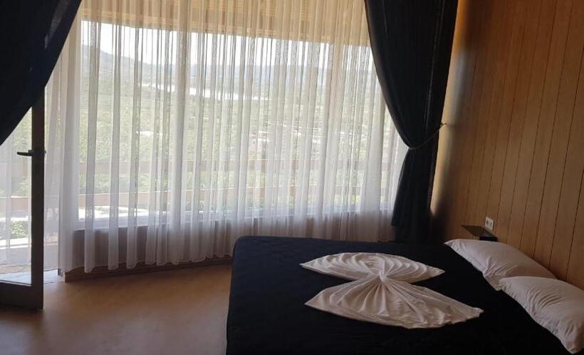 Отель Hylli I Drites