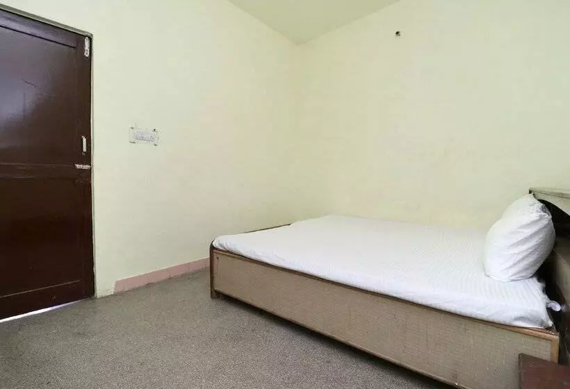 ホテル Spot On 41126 Shri Krishankripa Guest House