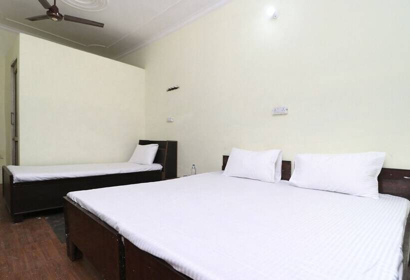 ホテル Spot On 41126 Shri Krishankripa Guest House