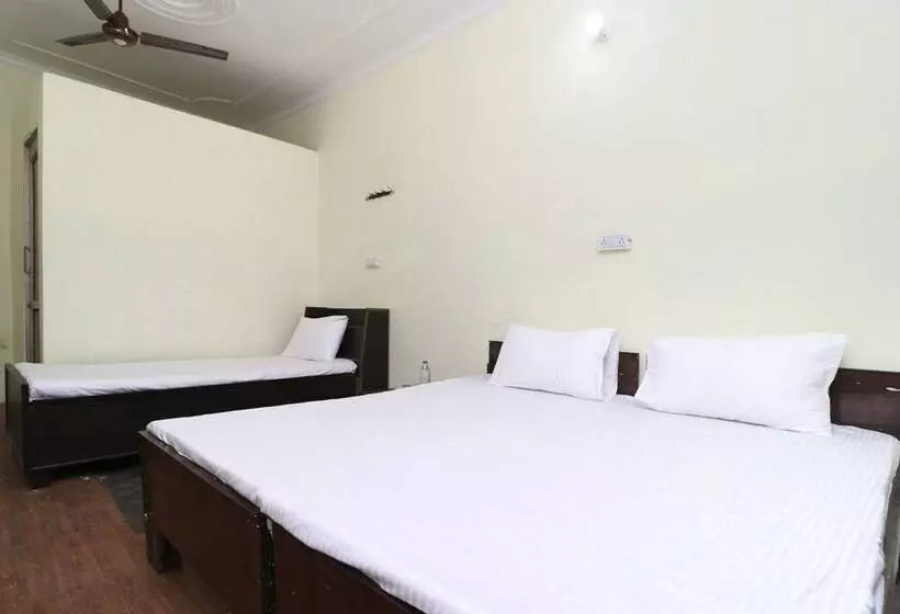 ホテル Spot On 41126 Shri Krishankripa Guest House