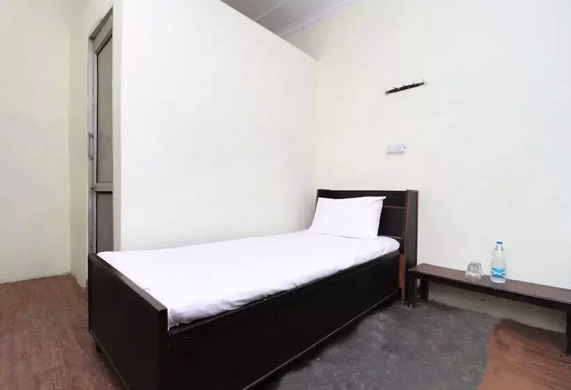 ホテル Spot On 41126 Shri Krishankripa Guest House
