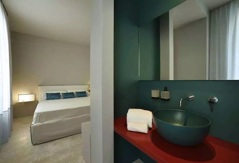 Boutique Hotel De La Ville