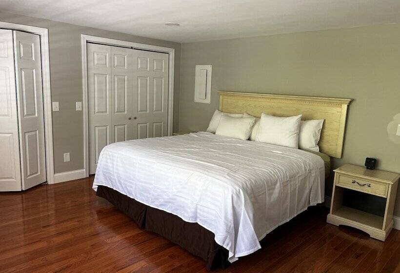 Captains Quarters Motel & Conference Center