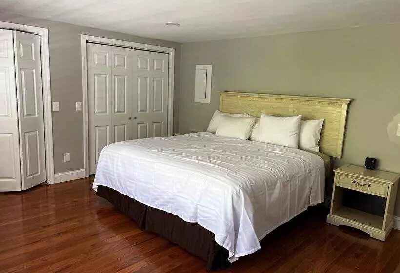 Captains Quarters Motel & Conference Center