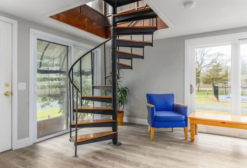 Captains Quarters Motel & Conference Center