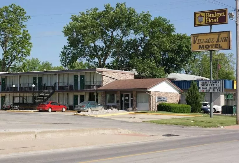 هتل Budget Host Village Inn