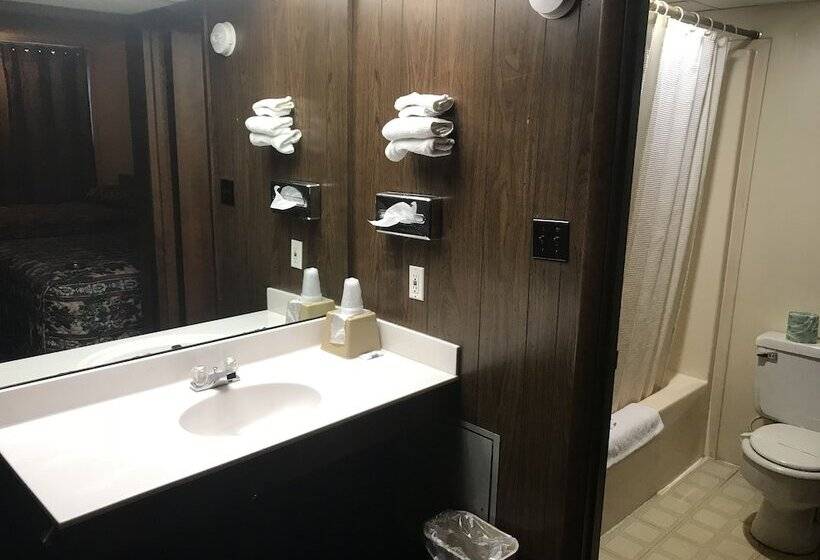 酒店 Budget Host Village Inn