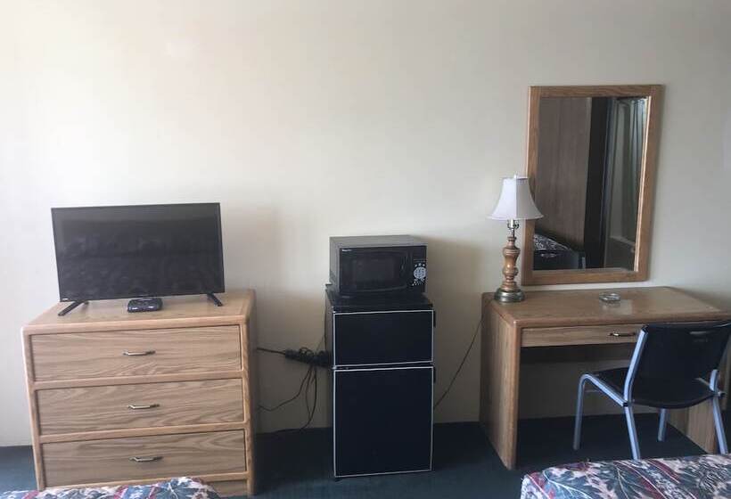 酒店 Budget Host Village Inn