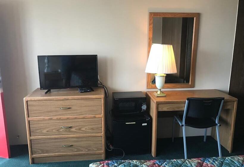 酒店 Budget Host Village Inn