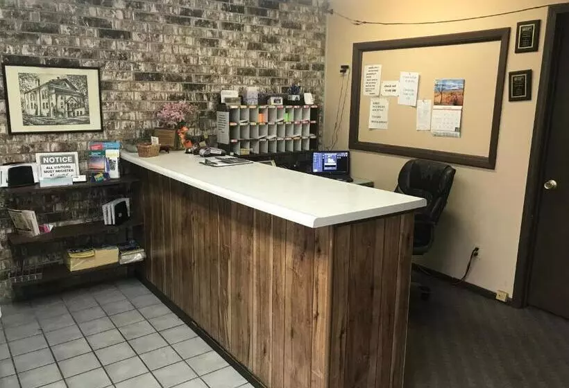 هتل Budget Host Village Inn