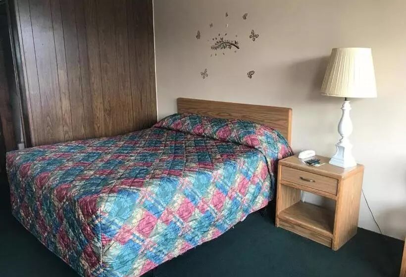 هتل Budget Host Village Inn