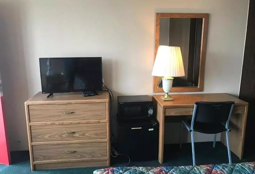 هتل Budget Host Village Inn